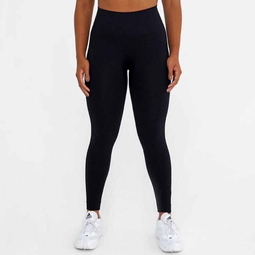 SET Active Sculptflex Black Leggings - Size Medium